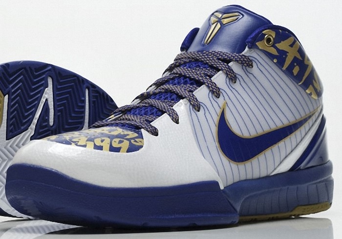 Kobe Bryant Shoes Pictures: Nike Zoom Kobe IV (4) 61 Points Edition