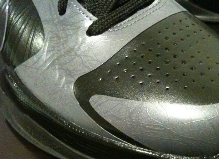 Kobe Bryant Nike Zoom Kobe V (5), Blackout Edition with colors black and grey. Picture 02