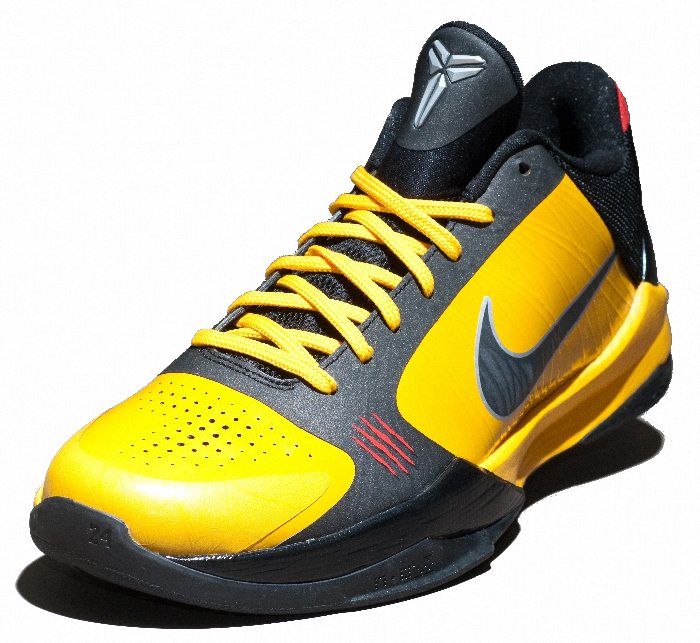 Kobe Bryant Nike Zoom Kobe V (5), Bruce Lee - Game of Death Edition with colors yellow, black and red. Picture 03
