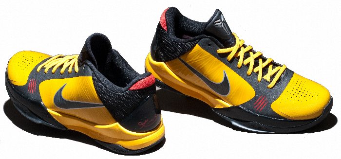 Kobe Bryant Nike Zoom Kobe V (5), Bruce Lee - Game of Death Edition with colors yellow, black and red. Picture 05