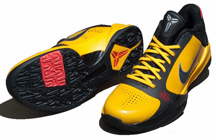 Kobe Bryant Nike Zoom Kobe V (5), Bruce Lee - Game of Death Edition with colors yellow, black and red. Picture 18