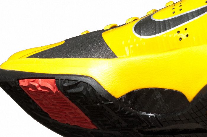 Kobe Bryant Nike Zoom Kobe V (5), Bruce Lee - Game of Death Edition with colors yellow, black and red. Picture 24