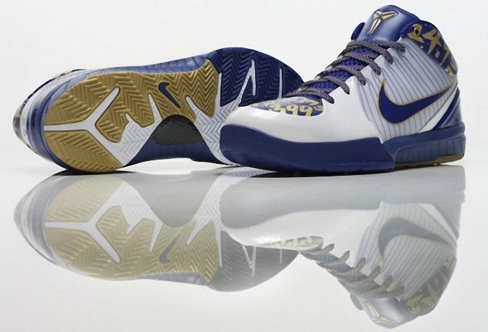 Kobe Bryant Nike Zoom Kobe IV (4), 61 Points Edition Nike iD (2009 NBA Finals) with colors purple, white and gold with stats of his 61 point-game at Madison Square Garden. Picture 05