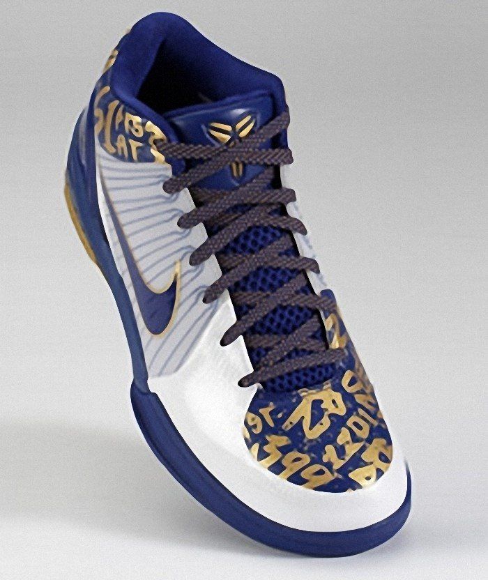 Kobe Bryant Nike Zoom Kobe IV (4), 61 Points Edition Nike iD (2009 NBA Finals) with colors purple, white and gold with stats of his 61 point-game at Madison Square Garden. Picture 07