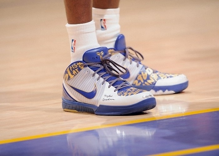 Kobe Bryant Nike Zoom Kobe IV (4), 61 Points Edition Nike iD (2009 NBA Finals) with colors purple, white and gold with stats of his 61 point-game at Madison Square Garden. Picture 09