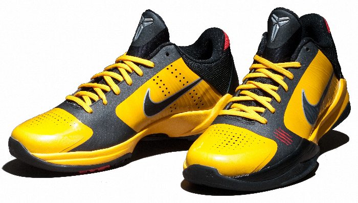 Kobe Bryant Nike Zoom Kobe V (5), Bruce Lee - Game of Death Edition with colors yellow, black and red. Picture 02