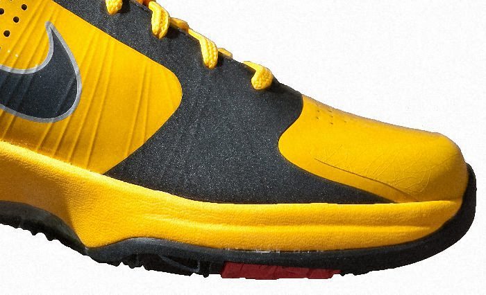 Kobe Bryant Nike Zoom Kobe V (5), Bruce Lee - Game of Death Edition with colors yellow, black and red. Picture 15