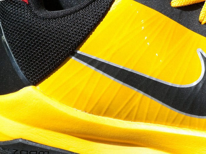 Kobe Bryant Nike Zoom Kobe V (5), Bruce Lee - Game of Death Edition with colors yellow, black and red. Picture 16