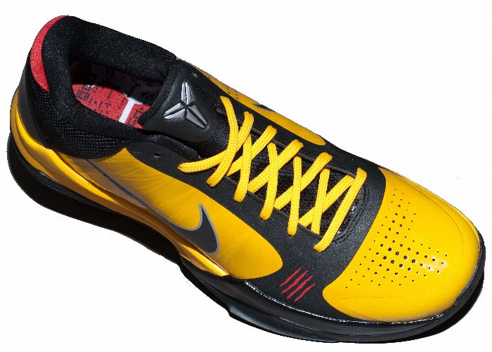 Kobe Bryant Nike Zoom Kobe V (5), Bruce Lee - Game of Death Edition with colors yellow, black and red. Picture 20