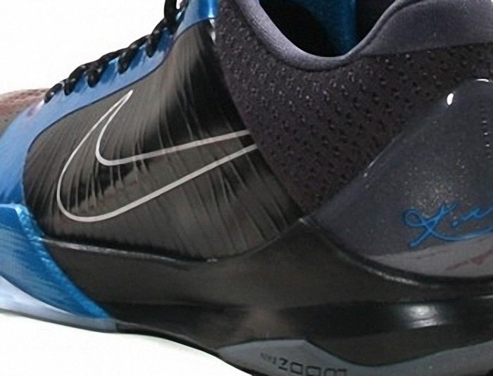 Kobe Bryant Nike Zoom Kobe V (5), Dark Knight Edition with colors black, metalic blue, white and red. Picture 05