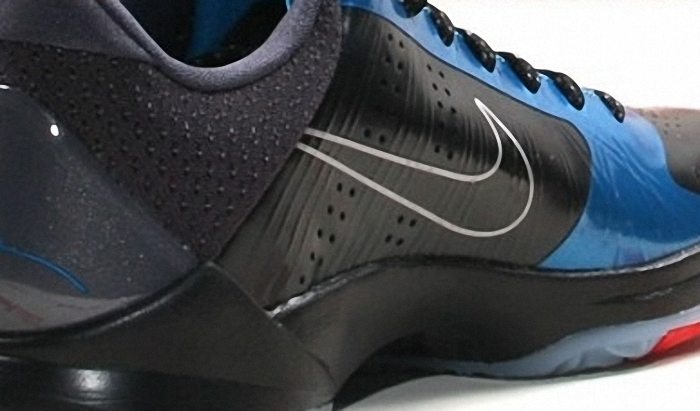 Kobe Bryant Nike Zoom Kobe V (5), Dark Knight Edition with colors black, metalic blue, white and red. Picture 06
