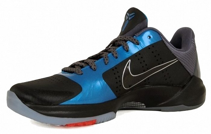 Kobe Bryant Nike Zoom Kobe V (5), Dark Knight Edition with colors black, metalic blue, white and red. Picture 11