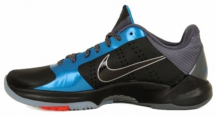 Kobe Bryant Nike Zoom Kobe V (5), Dark Knight Edition with colors black, metalic blue, white and red. Picture 12