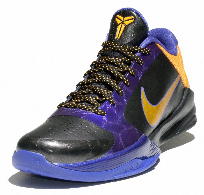 Kobe Bryant Nike Zoom Kobe V (5), Lakers Away Edition with colors black, purple and gold. Picture 07