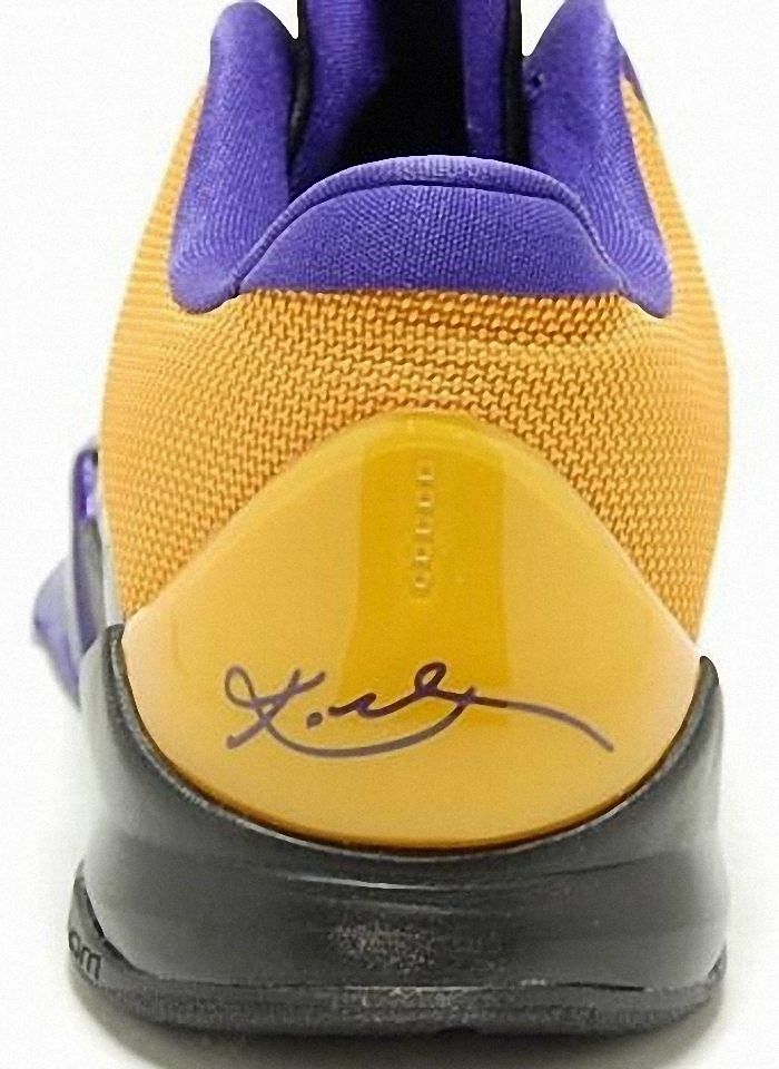 Kobe Bryant Nike Zoom Kobe V (5), Lakers Away Edition with colors black, purple and gold. Picture 10