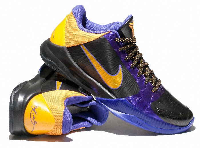 Kobe Bryant Nike Zoom Kobe V (5), Lakers Away Edition with colors black, purple and gold. Picture 13