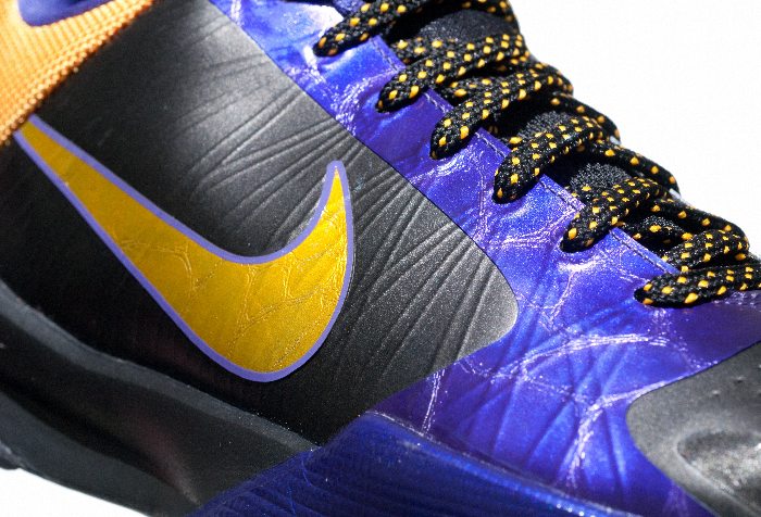 Kobe Bryant Nike Zoom Kobe V (5), Lakers Away Edition with colors black, purple and gold. Picture 14