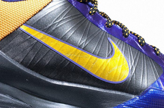 Kobe Bryant Nike Zoom Kobe V (5), Lakers Away Edition with colors black, purple and gold. Picture 15