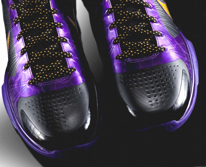 Kobe Bryant Nike Zoom Kobe V (5), Lakers Away Edition with colors black, purple and gold. Picture 33