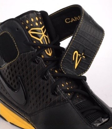 Kobe Bryant Nike Zoom Kobe II (2) Sheath, in colors black and yellow